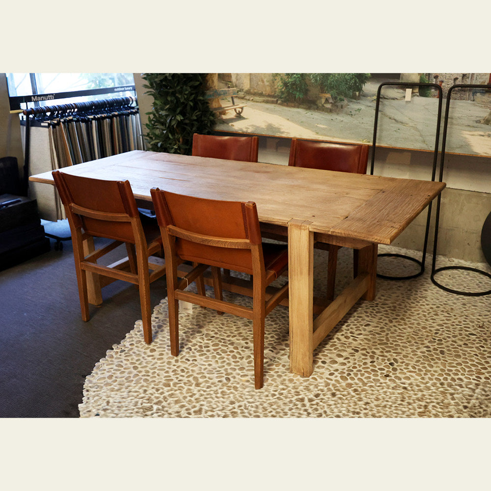 EXPO Noble Souls CROFTERS dining table with 4 SANCTUM chairs