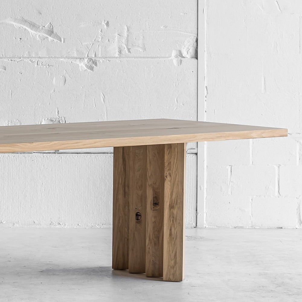 REPETO dining table