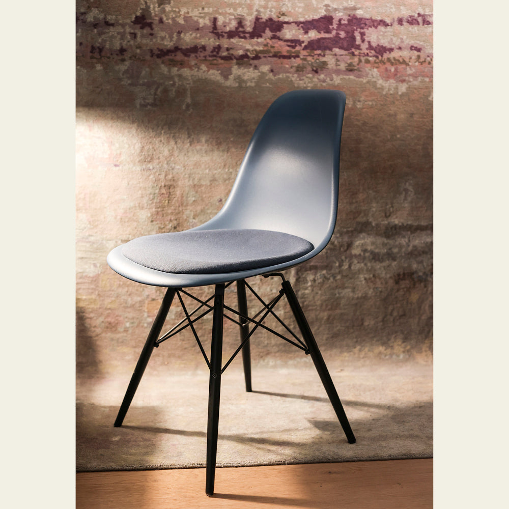 EXPO Vitra EAMES chair with upholstered seat