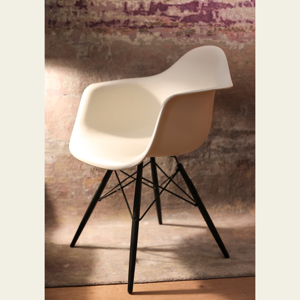 EXPO Vitra EAMES armchair