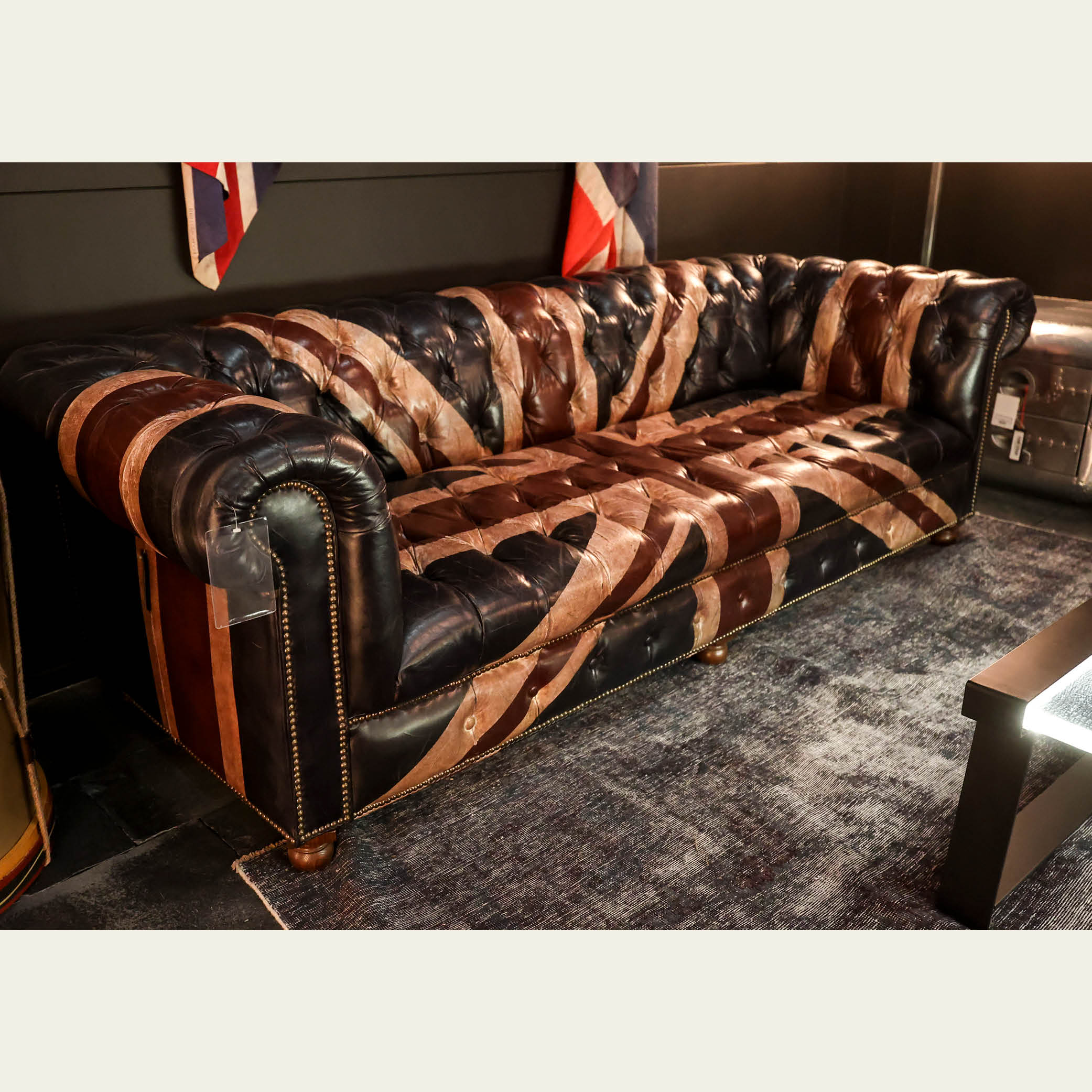 EXPO Timothy Oulton WESTMINSTER BUTTON 3-seater sofa